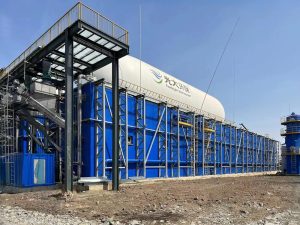 Arciplug. Liaoning plug-flow biogas plant. gasholder on top. 