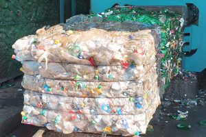 Recycled packed compacted plastik post MRF.